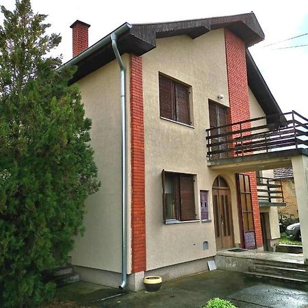 Vila Milica Kraljevo Luaran gambar